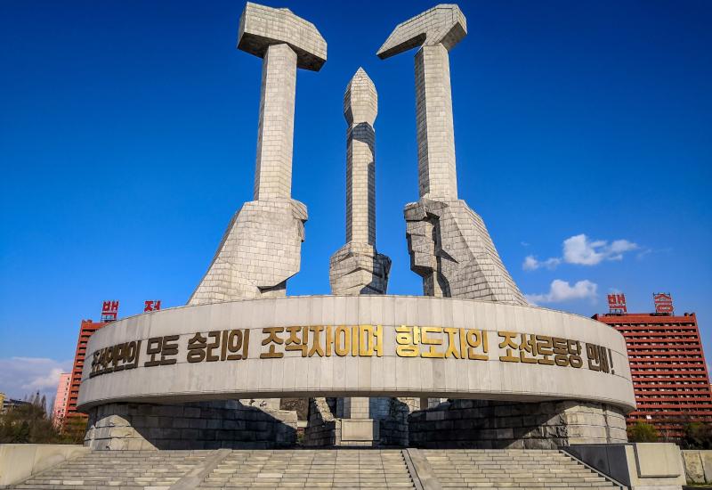 The Ideals of North Korean Workers Party Monument 2 - Dandong i pogranični Ping Pong
